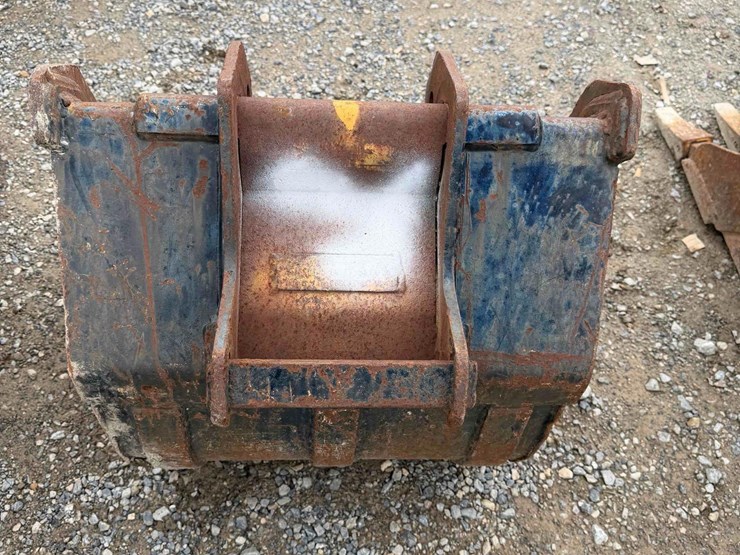 24”-cat-toothed-bucket-image-3
