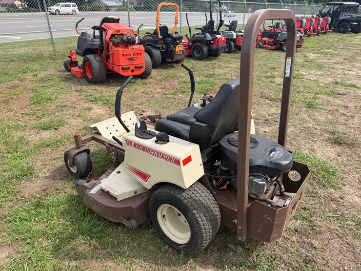 #6000-•-grasshopper-52"-zero-turn-lawnmower-image-2