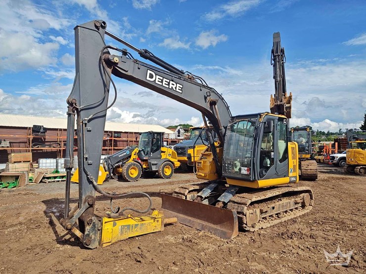 2020-deere-135g-image-1
