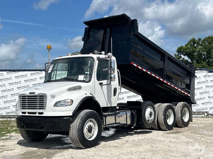 2013-freightliner-m2-106-image-1