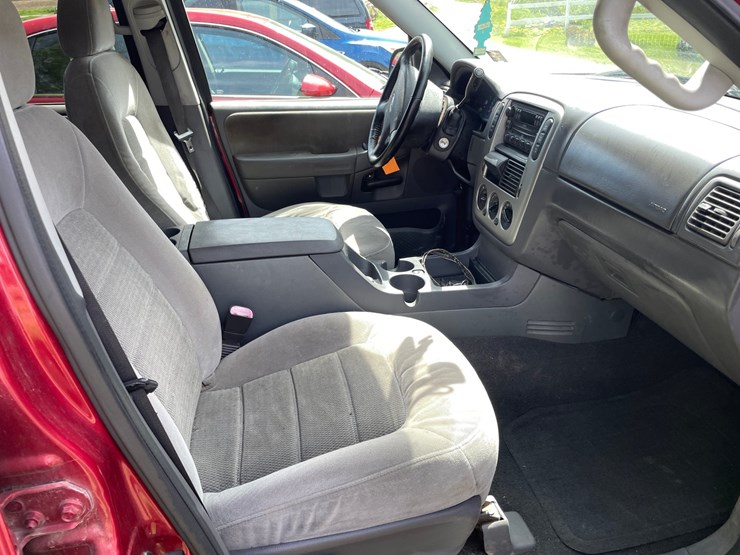 2005-ford-explorer-image-22