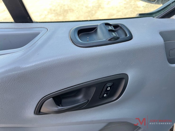 2019-ford-transit-image-19