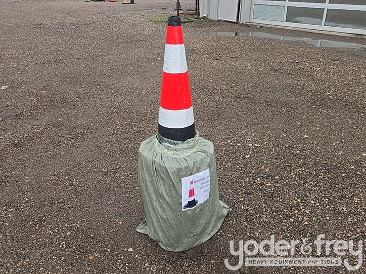 unused-saftey-traffic-cones-(20-of)-image-5