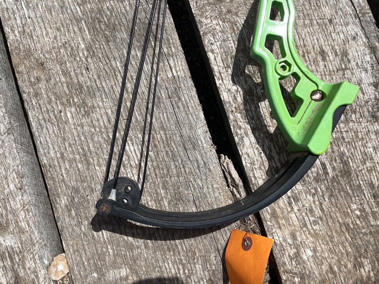 #2140-•-bear-youth-compound-bow-image-5