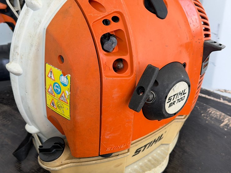 #6028-•-stihl-br-700-backpack-leaf-blower-image-3