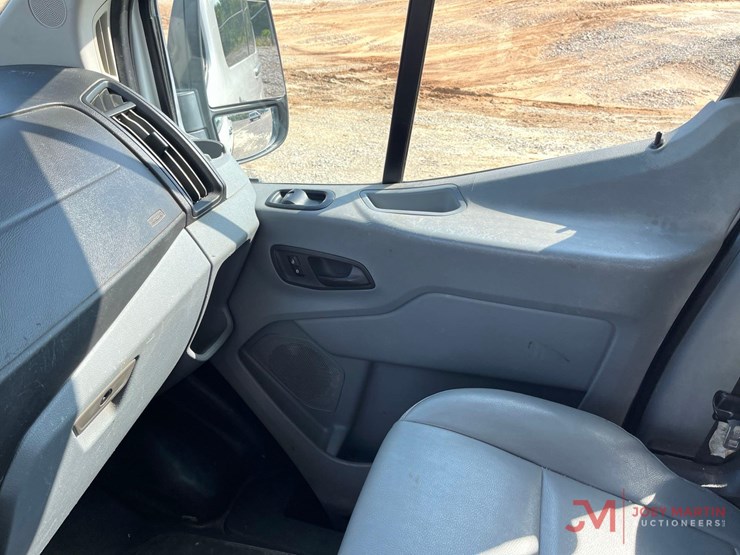 2019-ford-transit-image-24