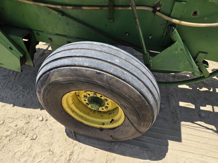 john-deere-336-image-13