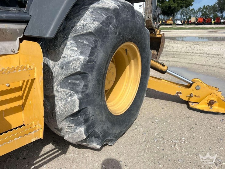 deere-410l-image-45