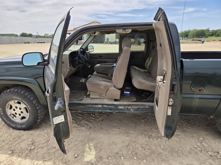 2004-chevrolet-1500-image-18