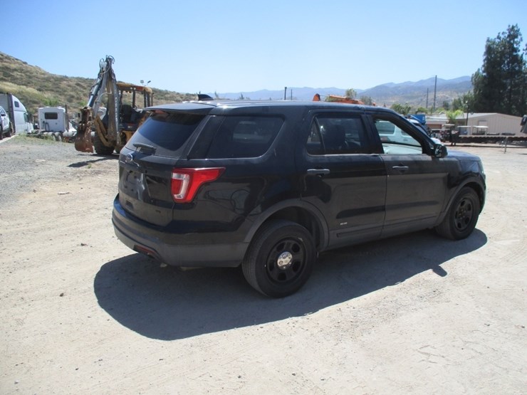 2016-ford-explorer-image-3