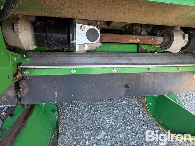2021-john-deere-c8r-image-19
