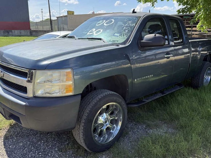 2008-chevrolet-silverado-1500-image-2