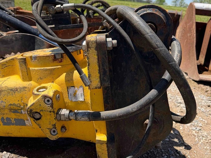 sb552-epiroc-hydraulic-hammer-attachment-image-5