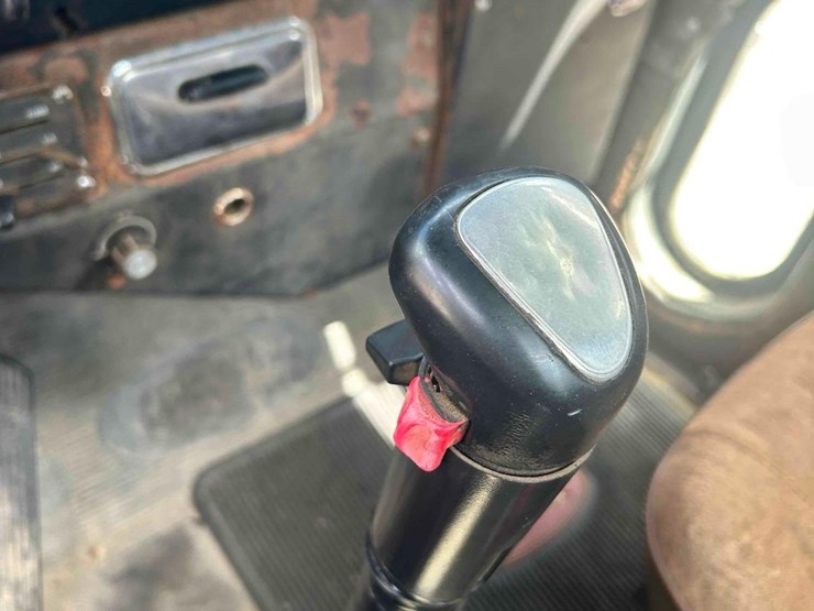 1987-peterbilt-359-image-55