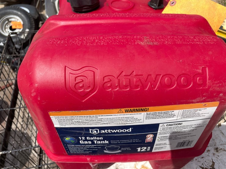 #2134-•-attwood-boat-gas-can-image-8