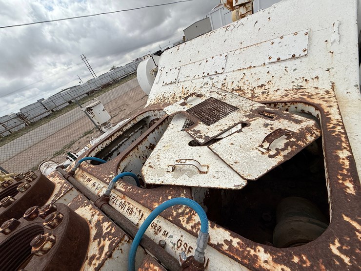 2011-caterpillar-3512-image-9