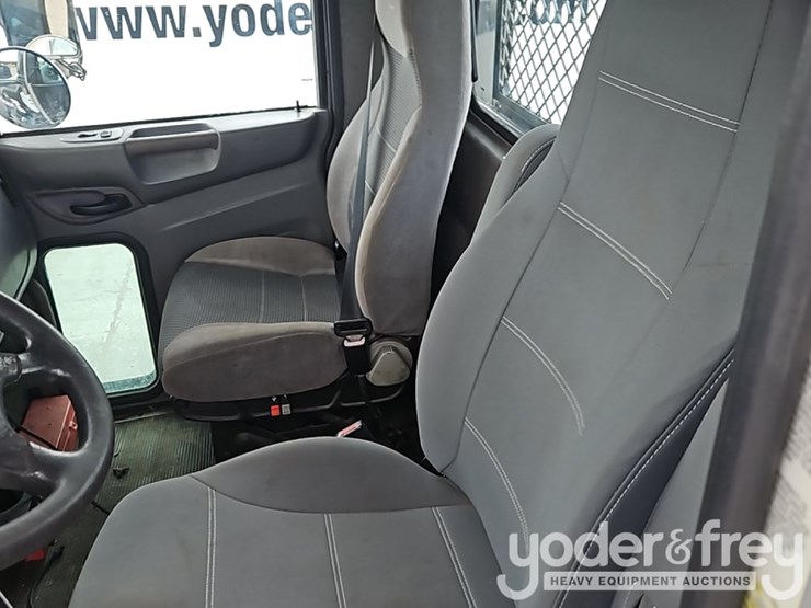 2014-peterbilt-337-image-29