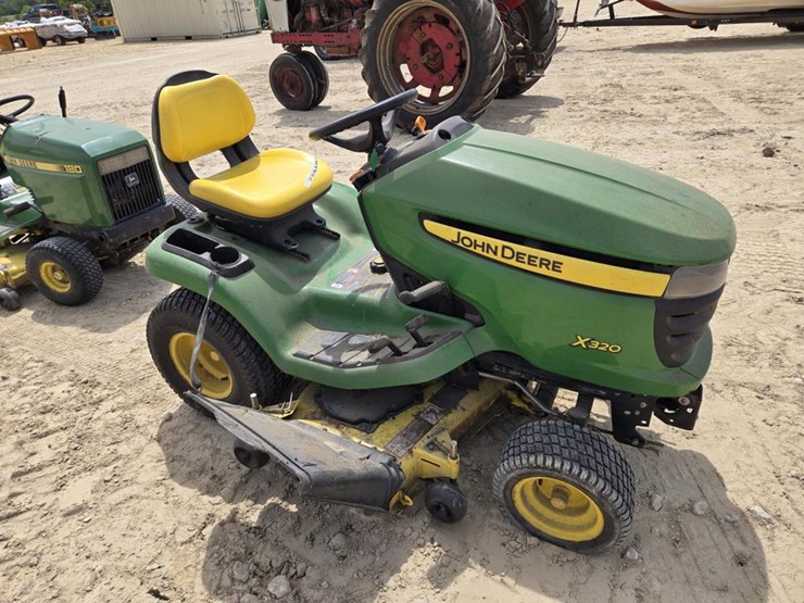 john-deere-x320-image-1