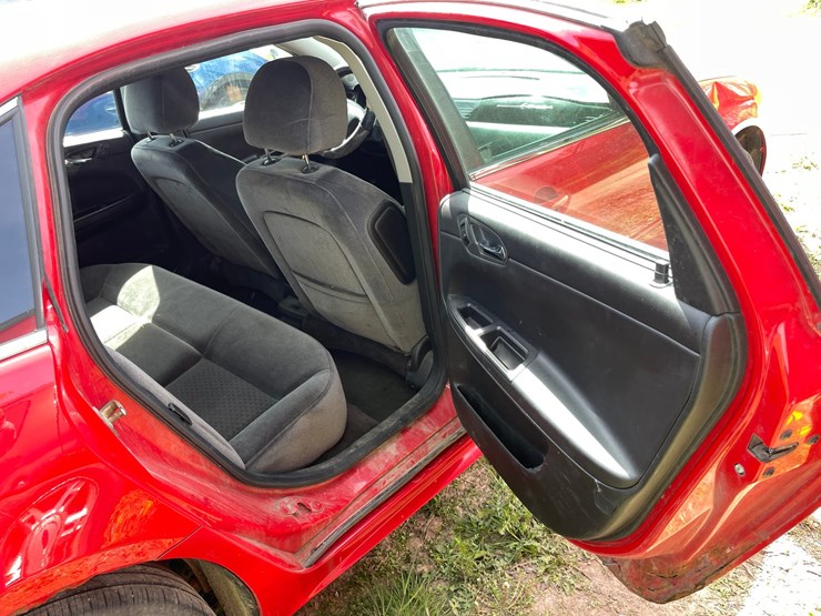 #2101-•-2013-chevy-impala-(has-wi-title)-image-26