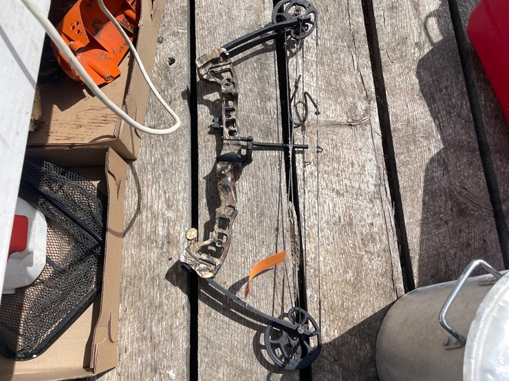 #2139-•-vortex-youth-compound-bow-image-1