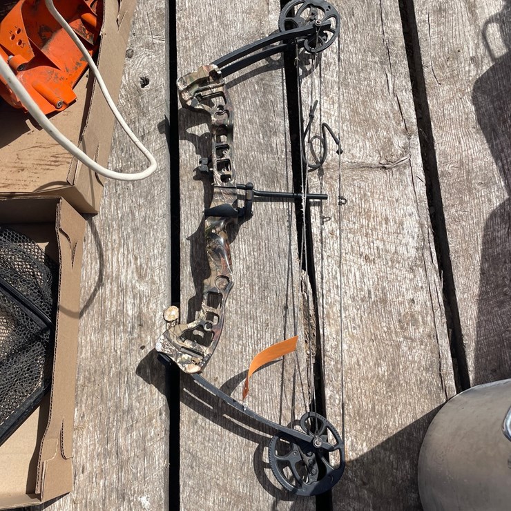 #2139 • Vortex Youth Compound Bow