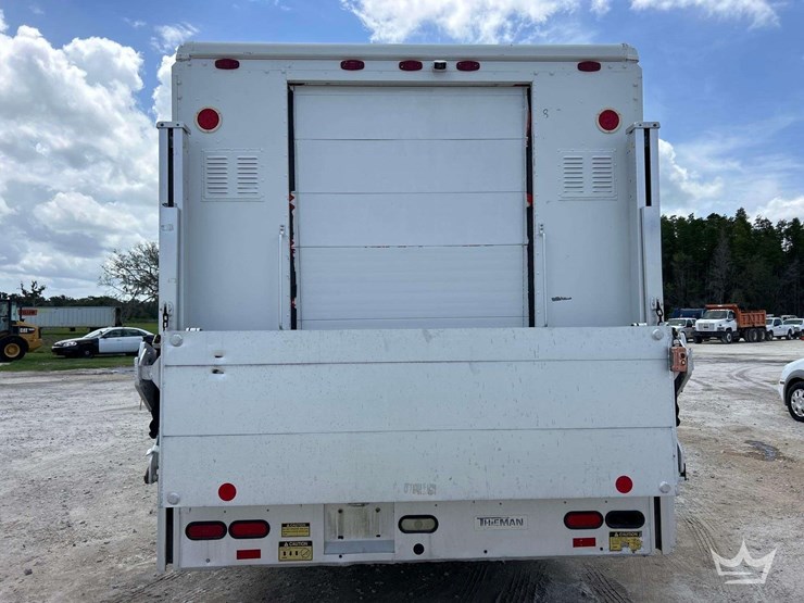 2010-workhorse-w62-image-19