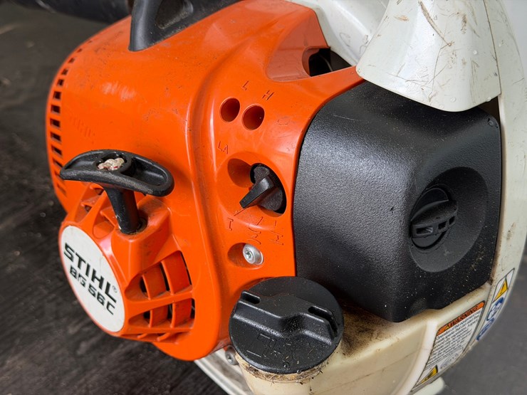 #6030-•-stihl-bg56c-handheld-leaf-blower-image-3