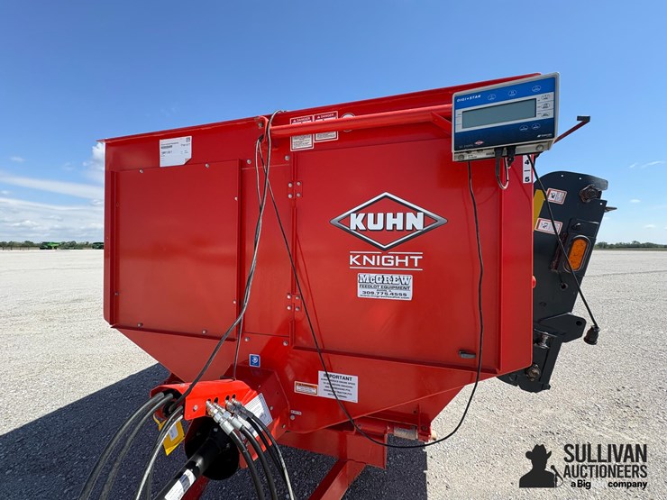 kuhn-knight-reel-auggie-ra130-feeder-wagon-image-20