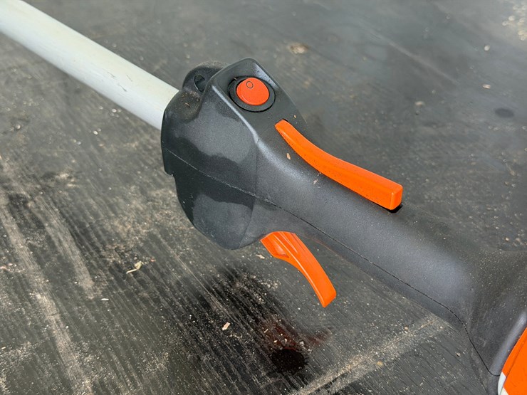 #6021-•-stihl-fc70-edger-image-5