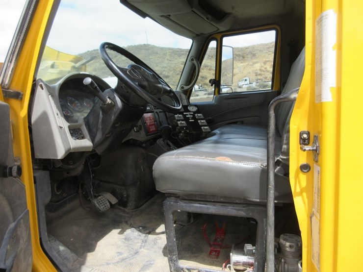 2011-international-durastar-4300-image-7