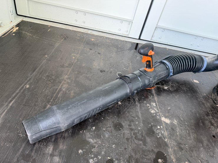 #6028-•-stihl-br-700-backpack-leaf-blower-image-5