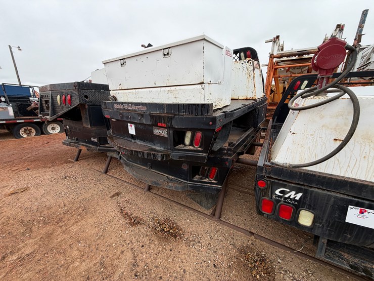 (2)-knapheide-steel-pickup-flatbeds-image-2