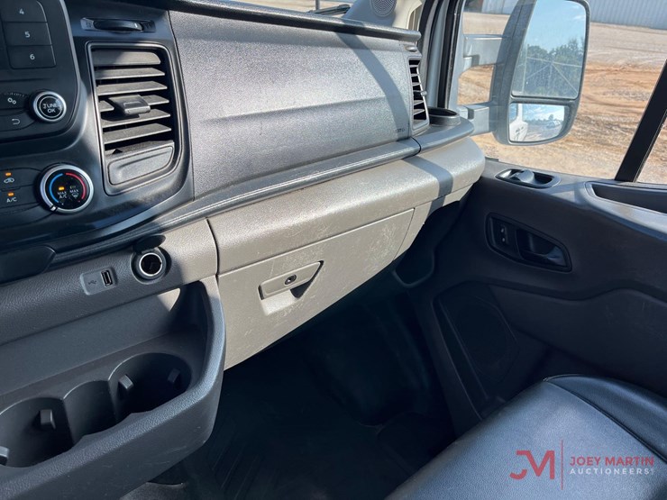 2020-ford-transit-image-27