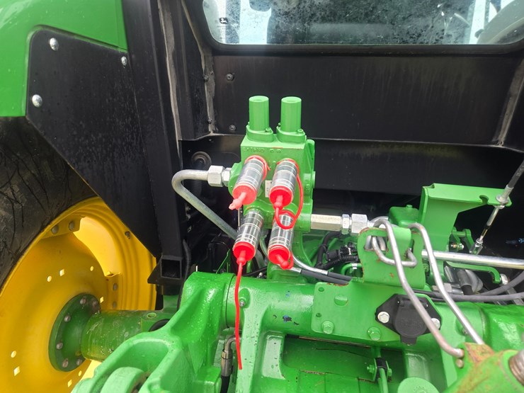 john-deere-6105d-image-57