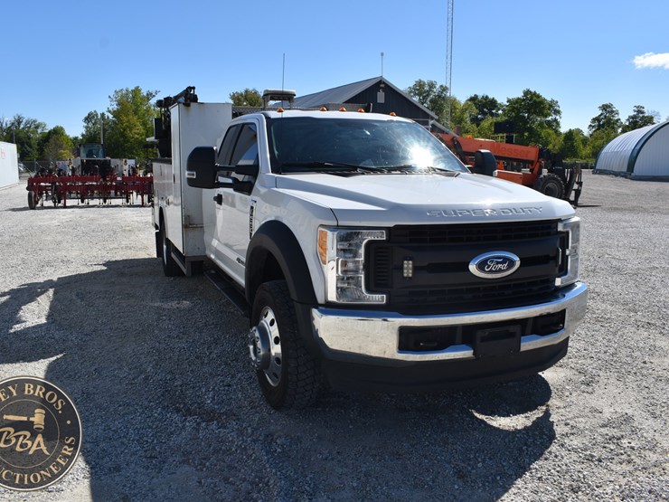 2017-ford-f550-xl-image-12