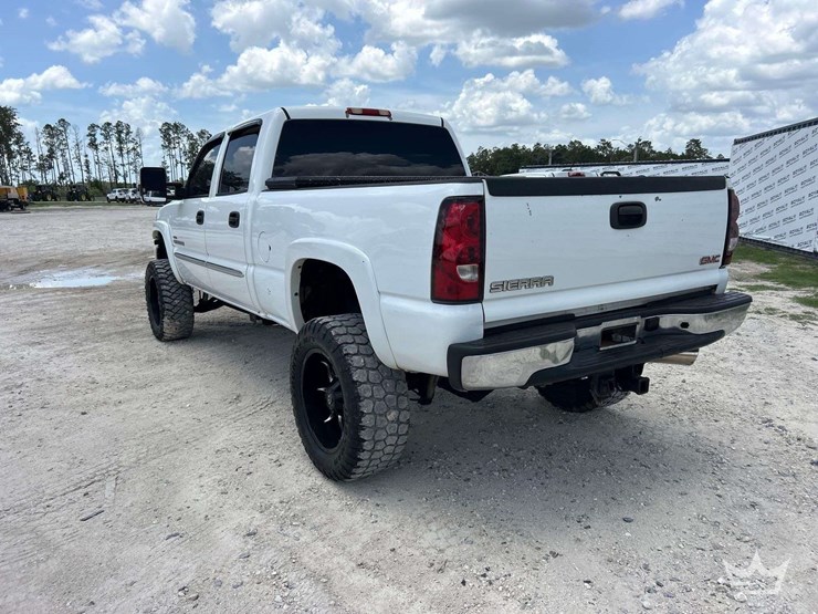 2007-gmc-sierra-2500hd-image-4