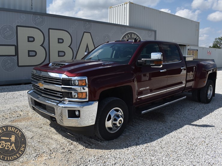 2017-chevrolet-silverado-3500hd-ltz-image-3