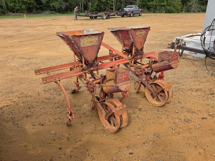 146---2-row-set-of-covington-planters-image-2