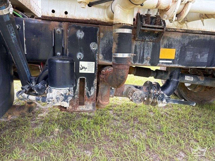 2017-peterbilt-337-image-15