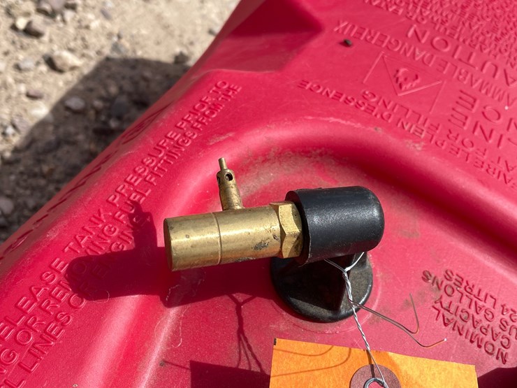 #2154-•-attwood-boat-gas-can-image-9
