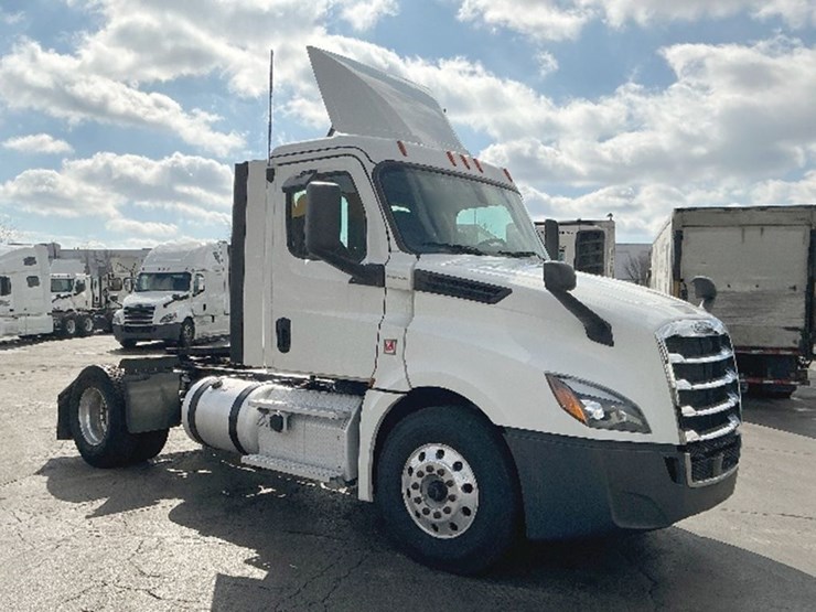 2019-freightliner-cascadia-126-image-1