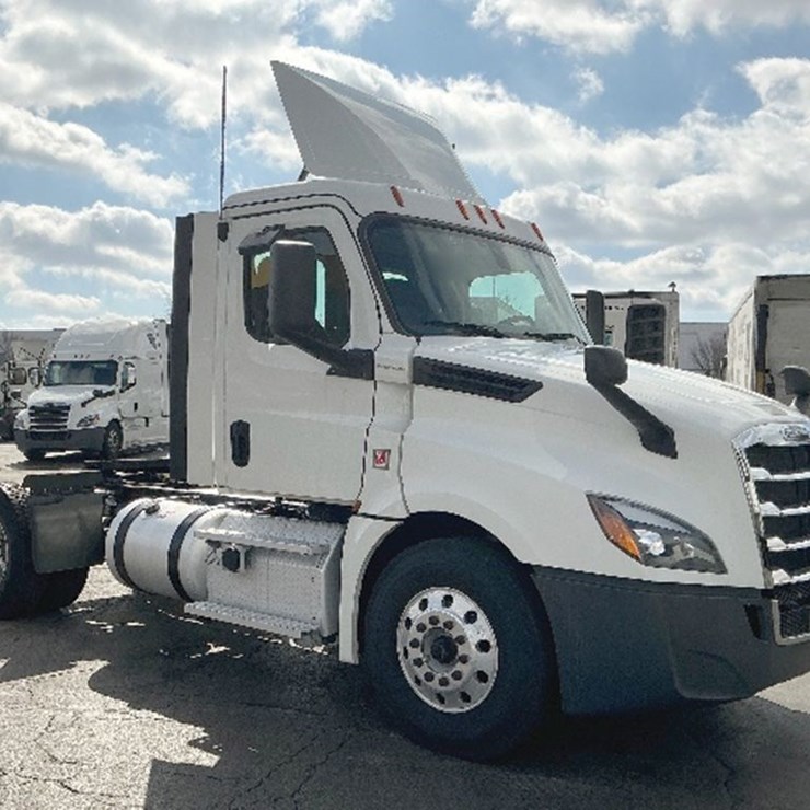 2019 FREIGHTLINER CASCADIA 126