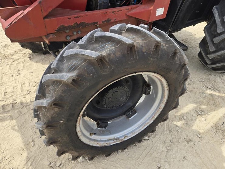 case-ih-585-image-3