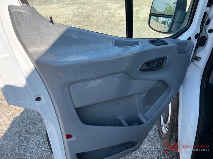 2019-ford-transit-image-18
