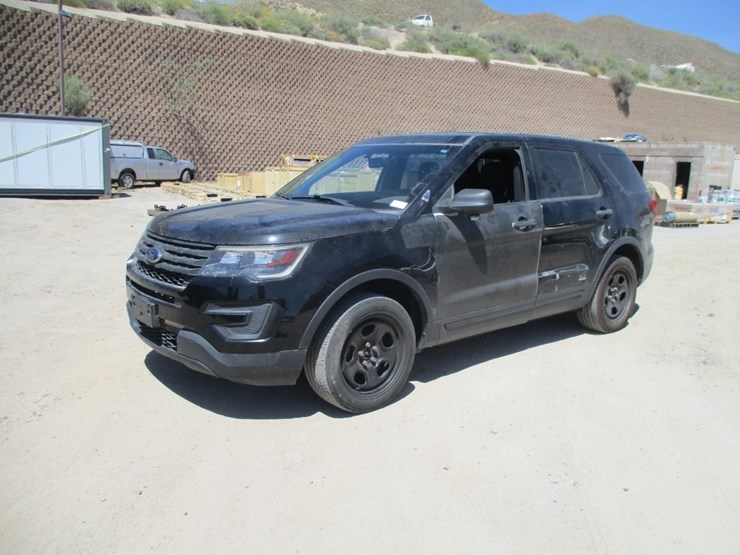2016-ford-explorer-image-1