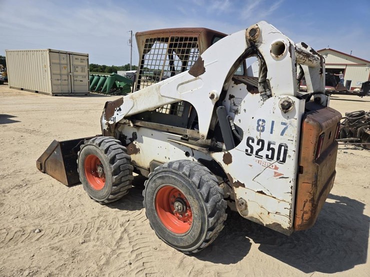 bobcat-s250-image-12
