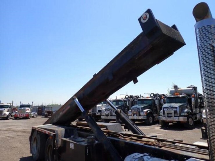 2015-mack-granite-gu813-image-100