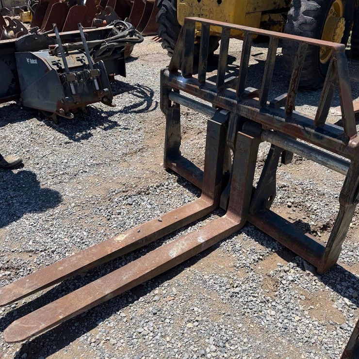 Coupler Attached Pallet Forks