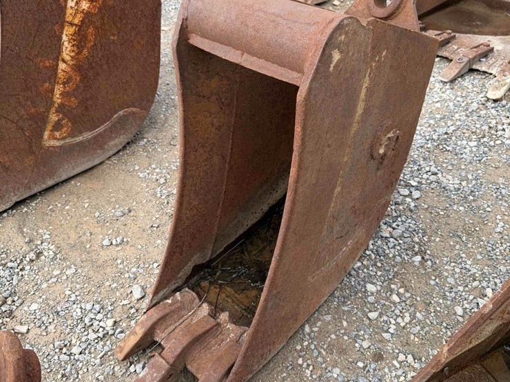 12”-tooth-bucket-image-2