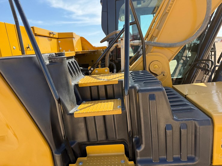 2023-caterpillar-330-image-28